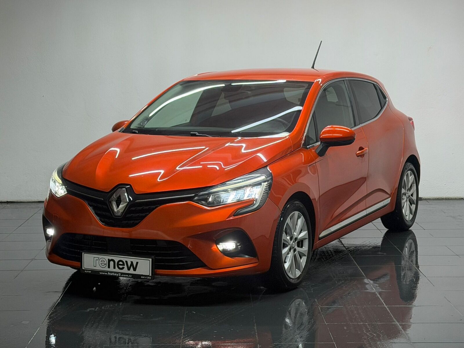 Renault Clio Hatchback 1.0 TCe Icon X-Tronic
