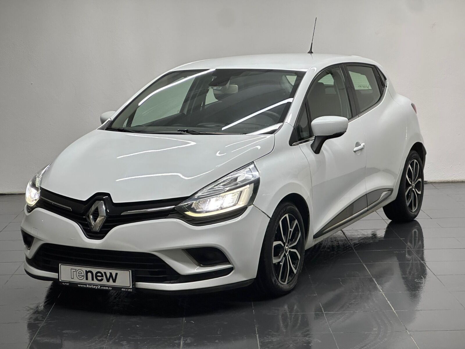 Renault Clio Hatchback 1.5 DCI Icon EDC