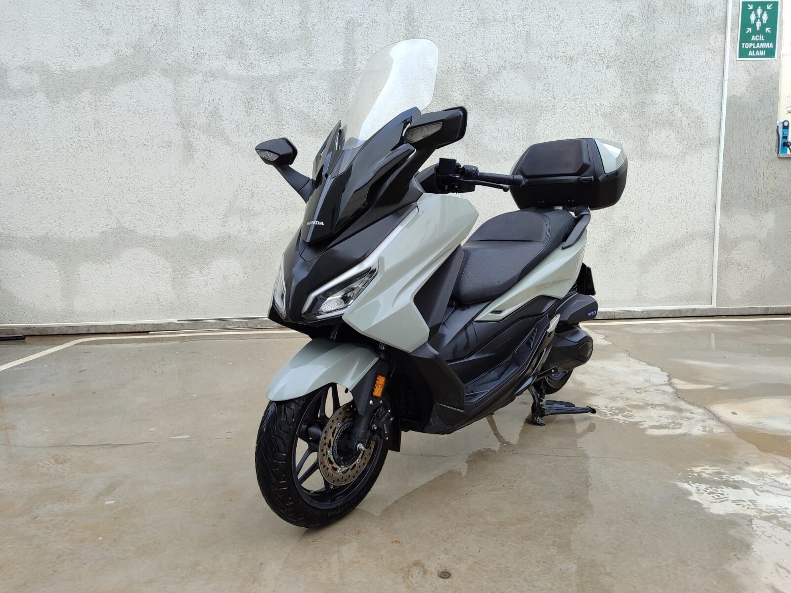 Honda NSS250 Forza Scooter / Maxi Scooter