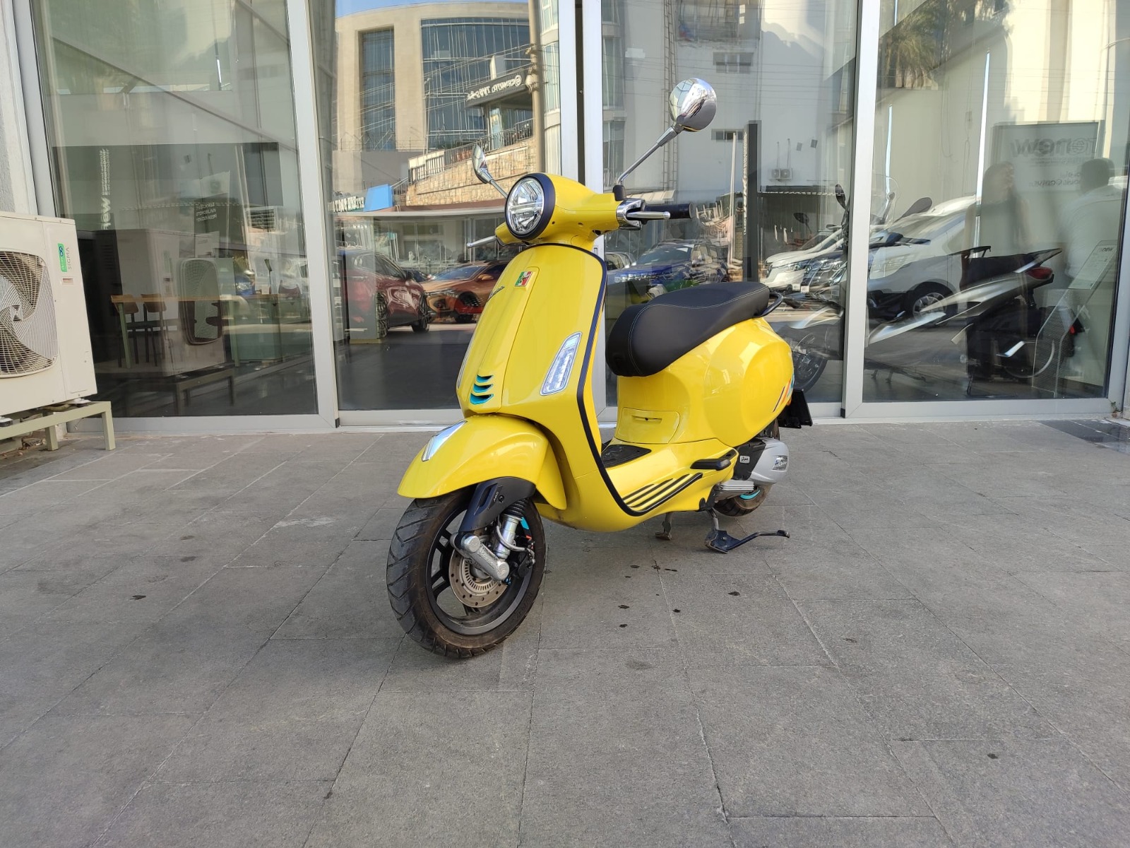 Vespa Primavera 150 Scooter / Maxi Scooter