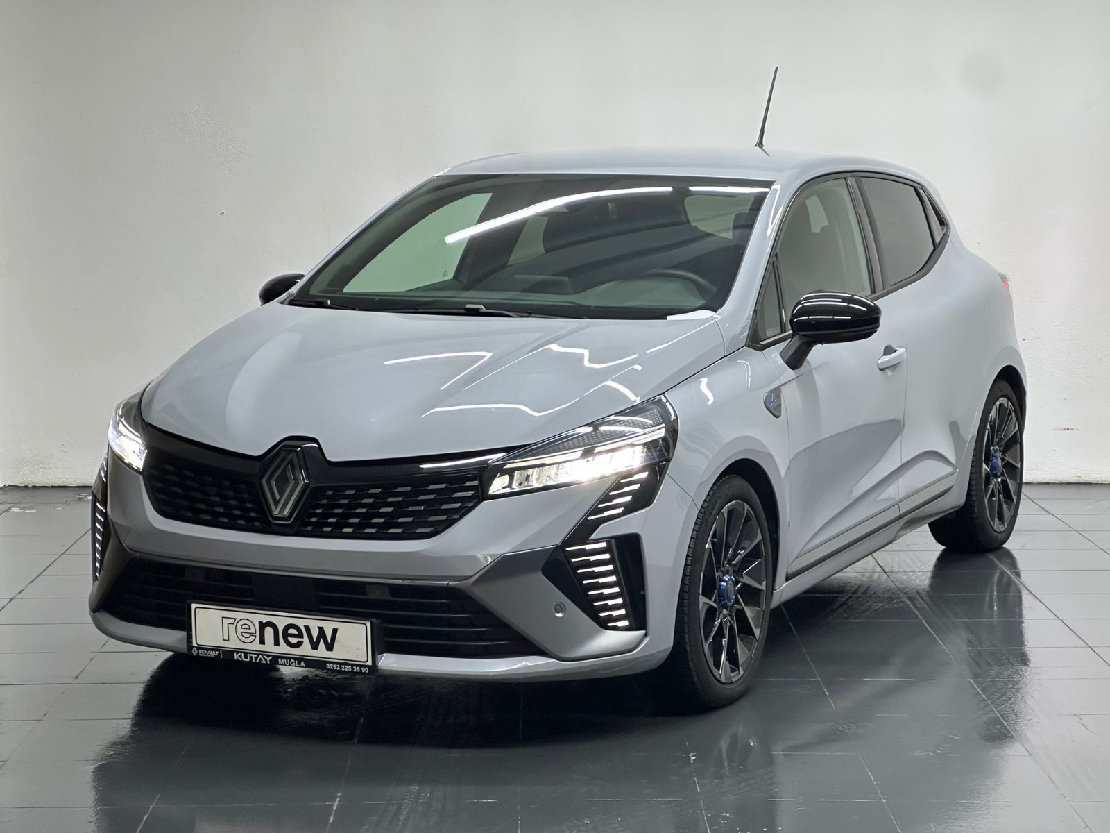 Renault Clio E-Tech Hatchback 1.6 E-tech Techno Esprit Alpine Otomatik