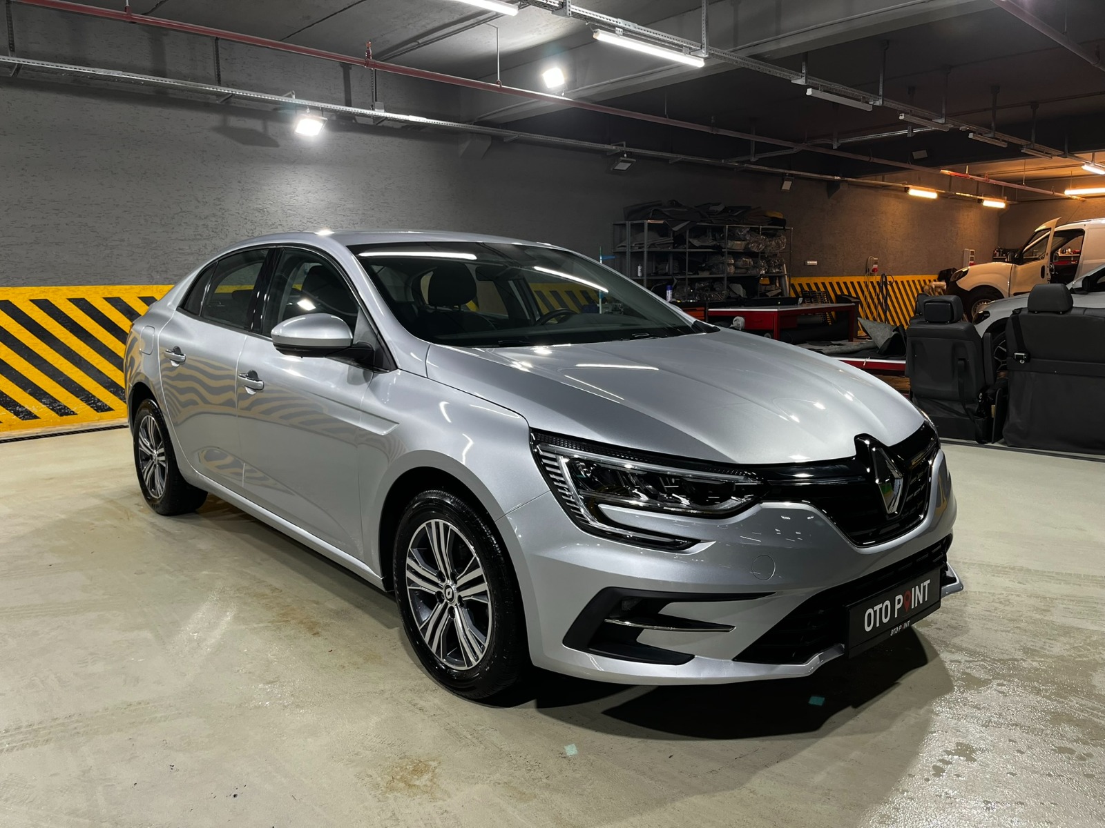 Renault Megane Sedan 1.3 TCe Touch EDC - 2024