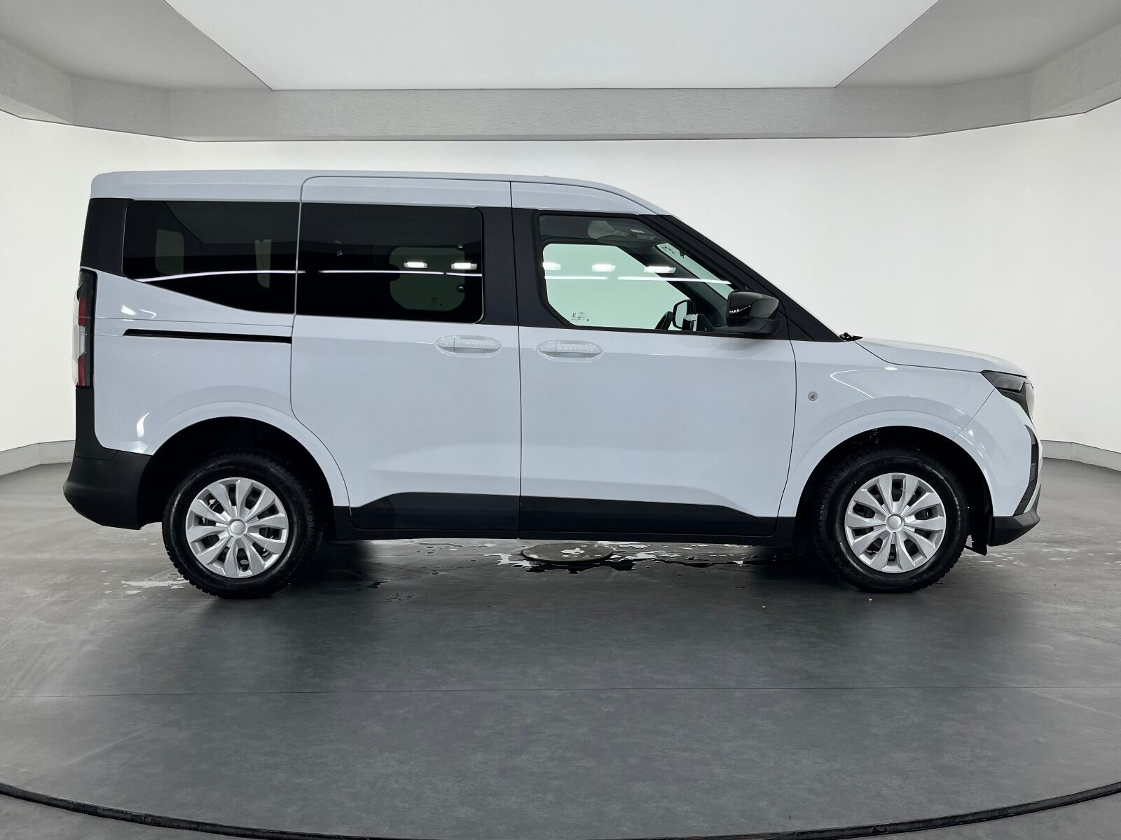 Ford Tourneo Courier 1.5L EcoBlue Deluxe - 2024 - Detay