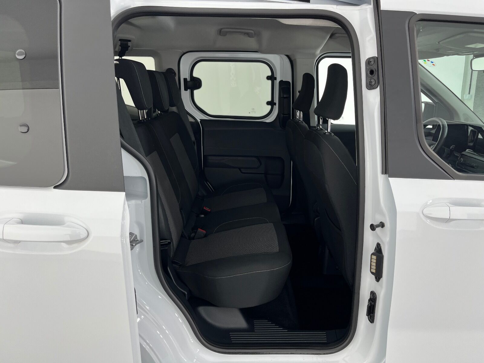 Ford Tourneo Courier 1.5L EcoBlue Deluxe - 2024 - Detay