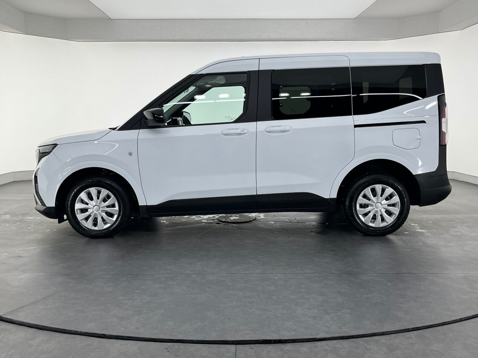 Ford Tourneo Courier 1.5L EcoBlue Deluxe - 2024 - Detay