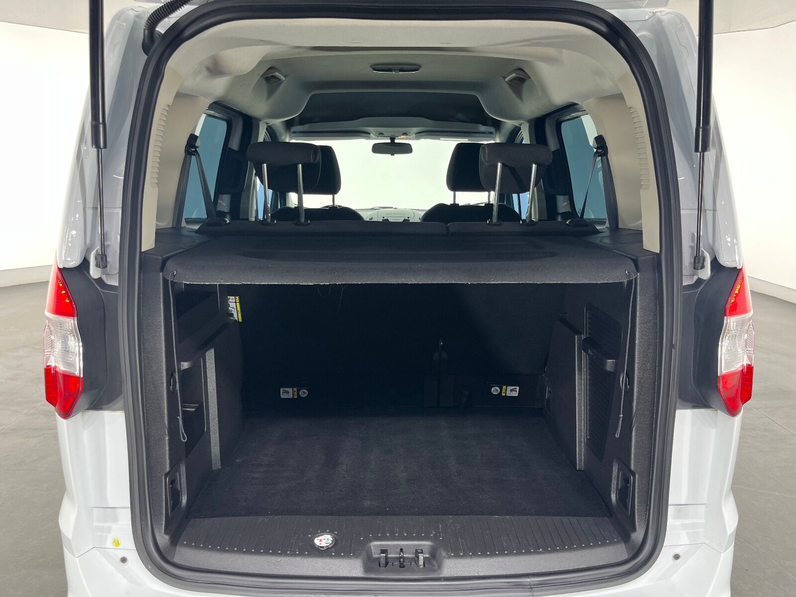 Ford Tourneo Courier 1.5 TDCI Deluxe - 2023 - Detay
