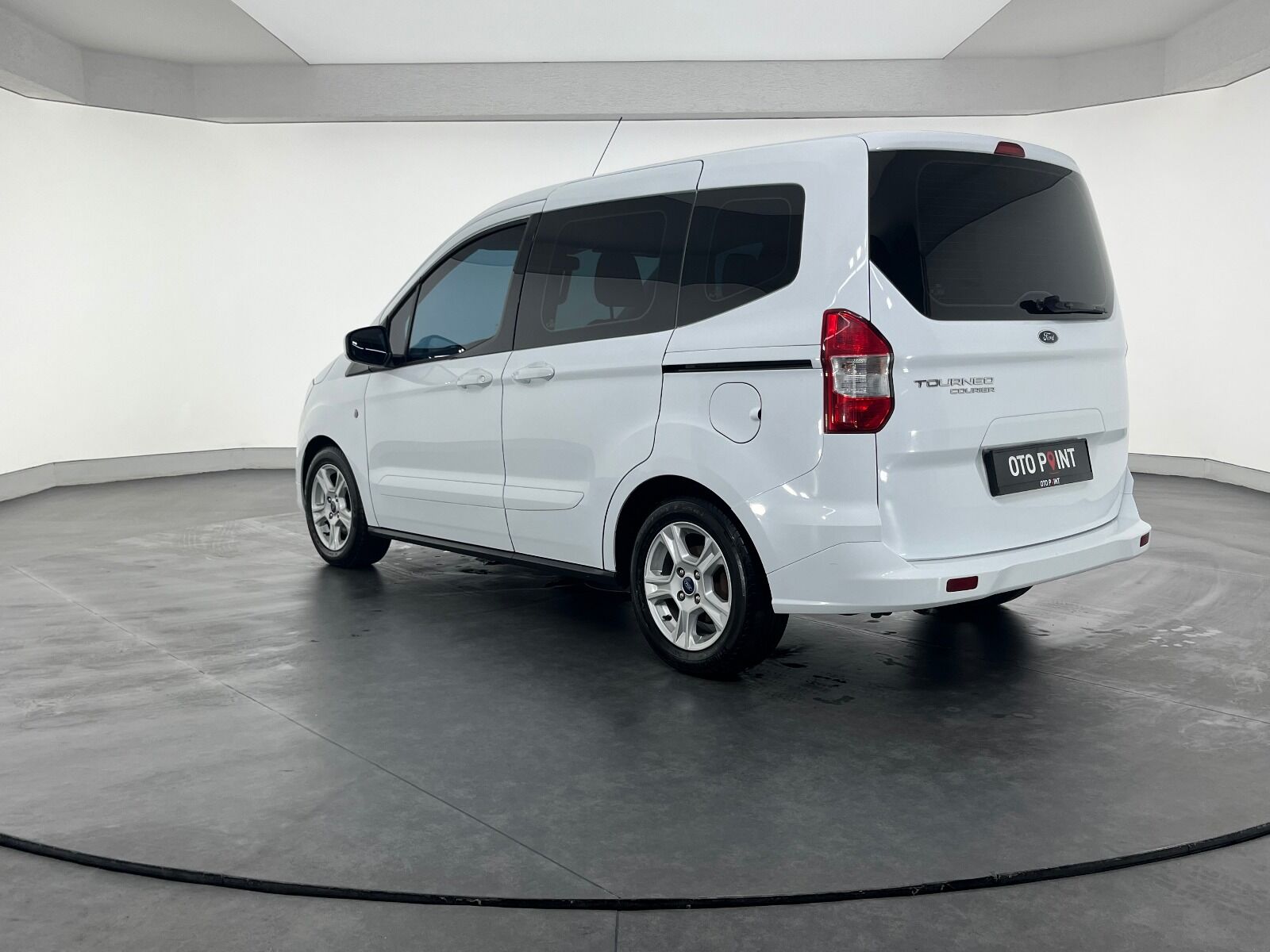Ford Tourneo Courier 1.5 TDCI Deluxe - 2023 - Detay