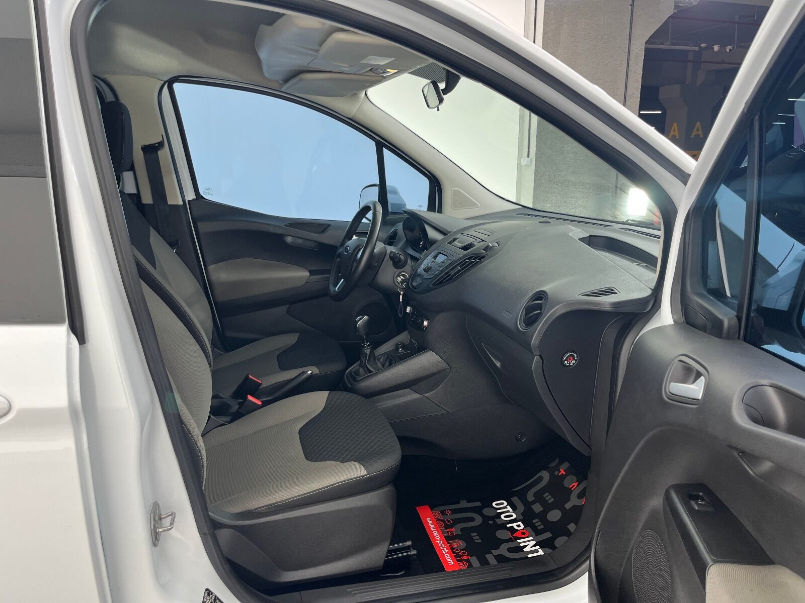 Ford Tourneo Courier 1.5 TDCI Deluxe - 2023 - Detay