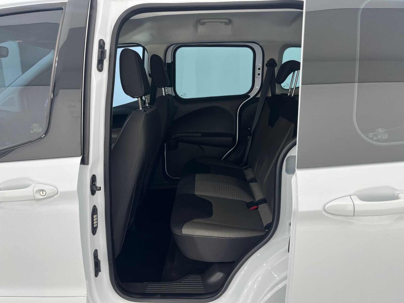 Ford Tourneo Courier 1.5 TDCI Deluxe - 2023 - Detay