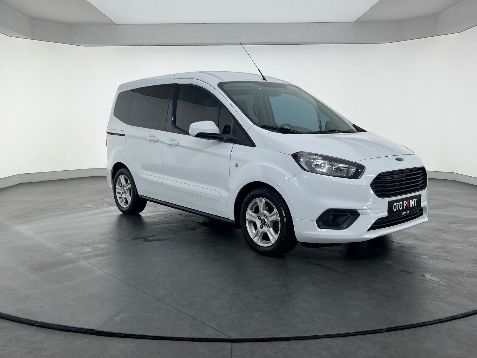 Ford Tourneo Courier 1.5 TDCI Deluxe - 2023 - Detay