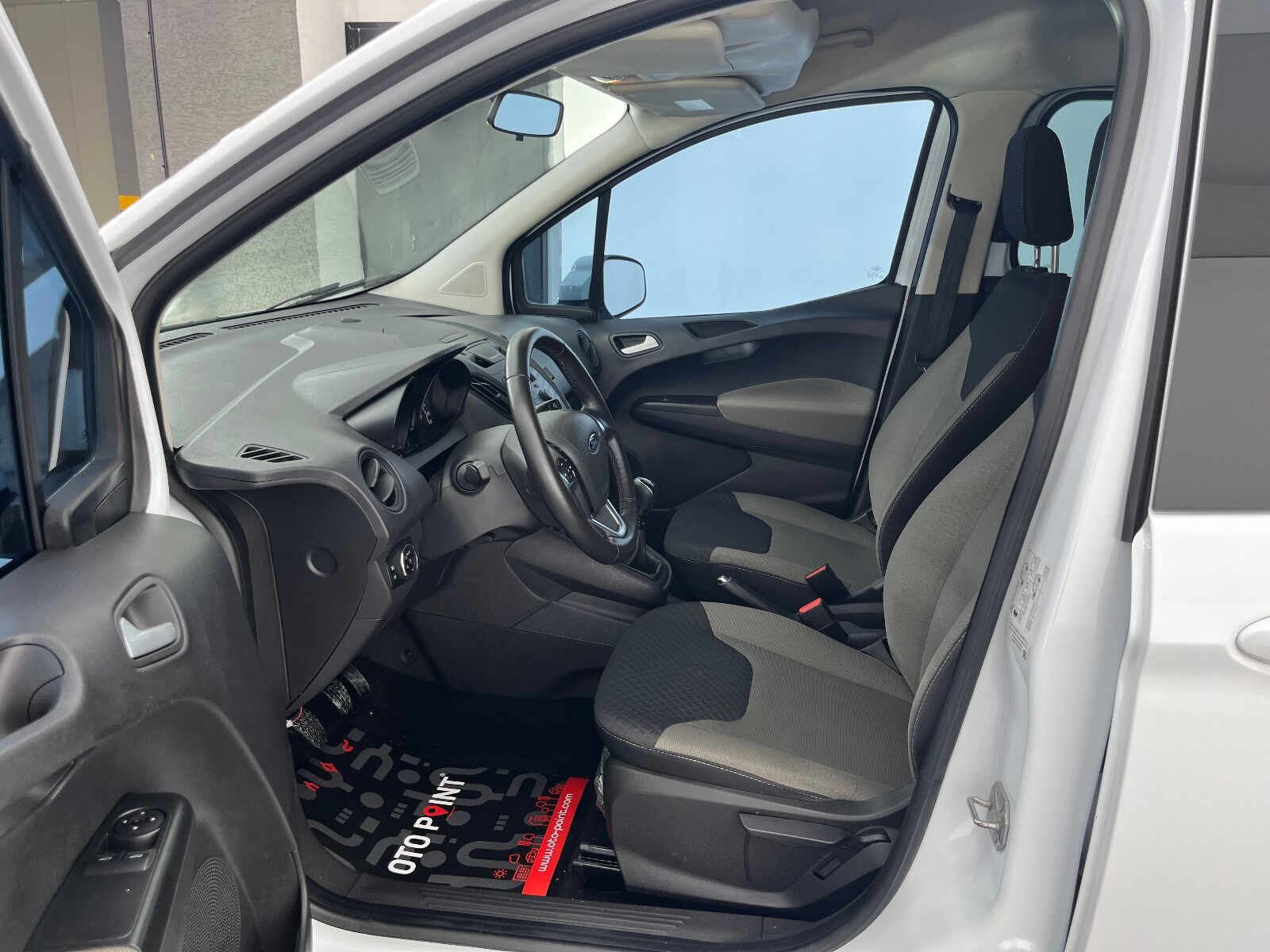 Ford Tourneo Courier 1.5 TDCI Deluxe - 2023 - Detay