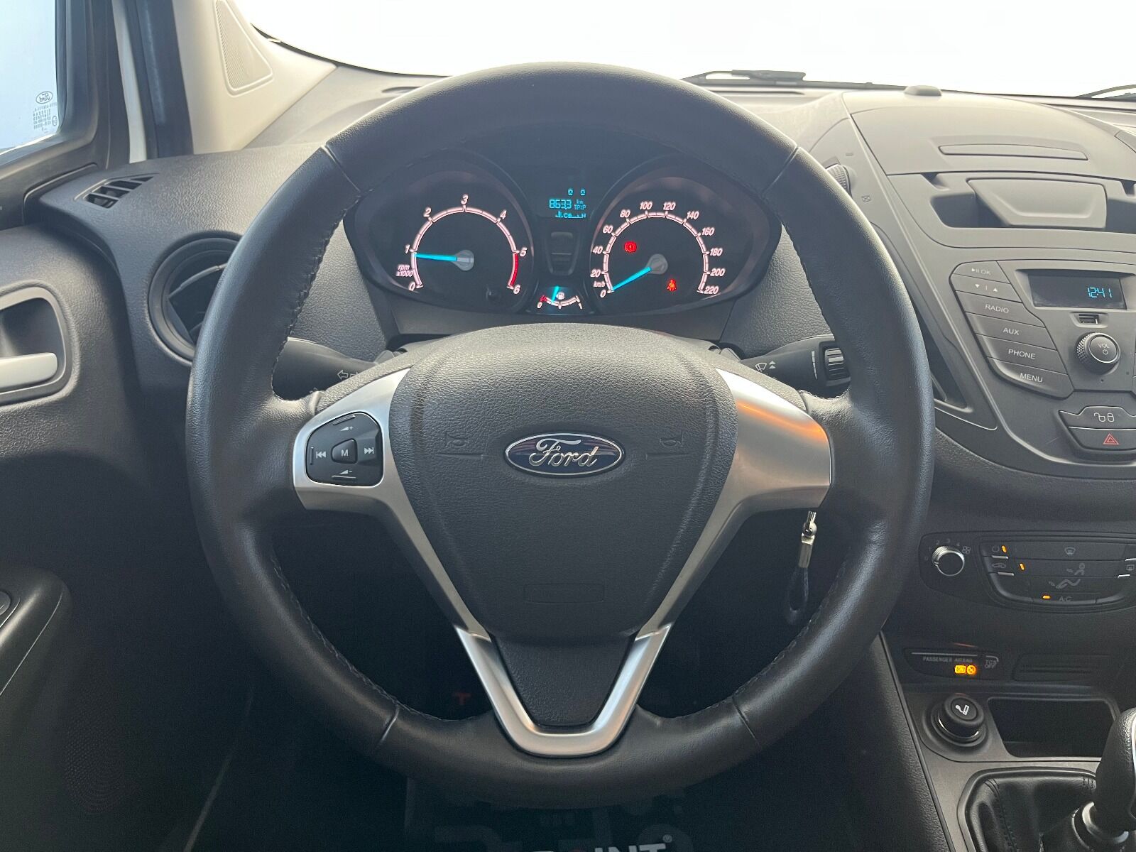 Ford Tourneo Courier 1.5 TDCI Deluxe - 2023 - Detay