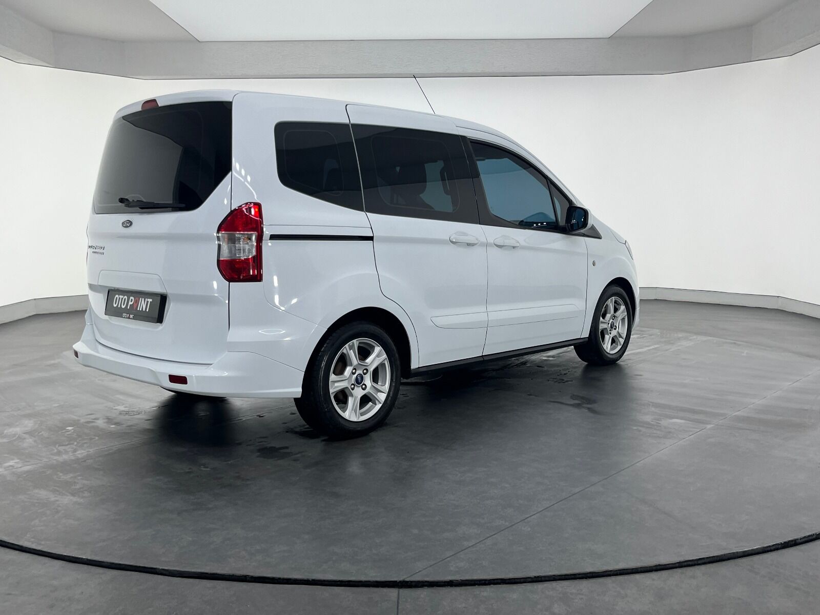 Ford Tourneo Courier 1.5 TDCI Deluxe - 2023 - Detay