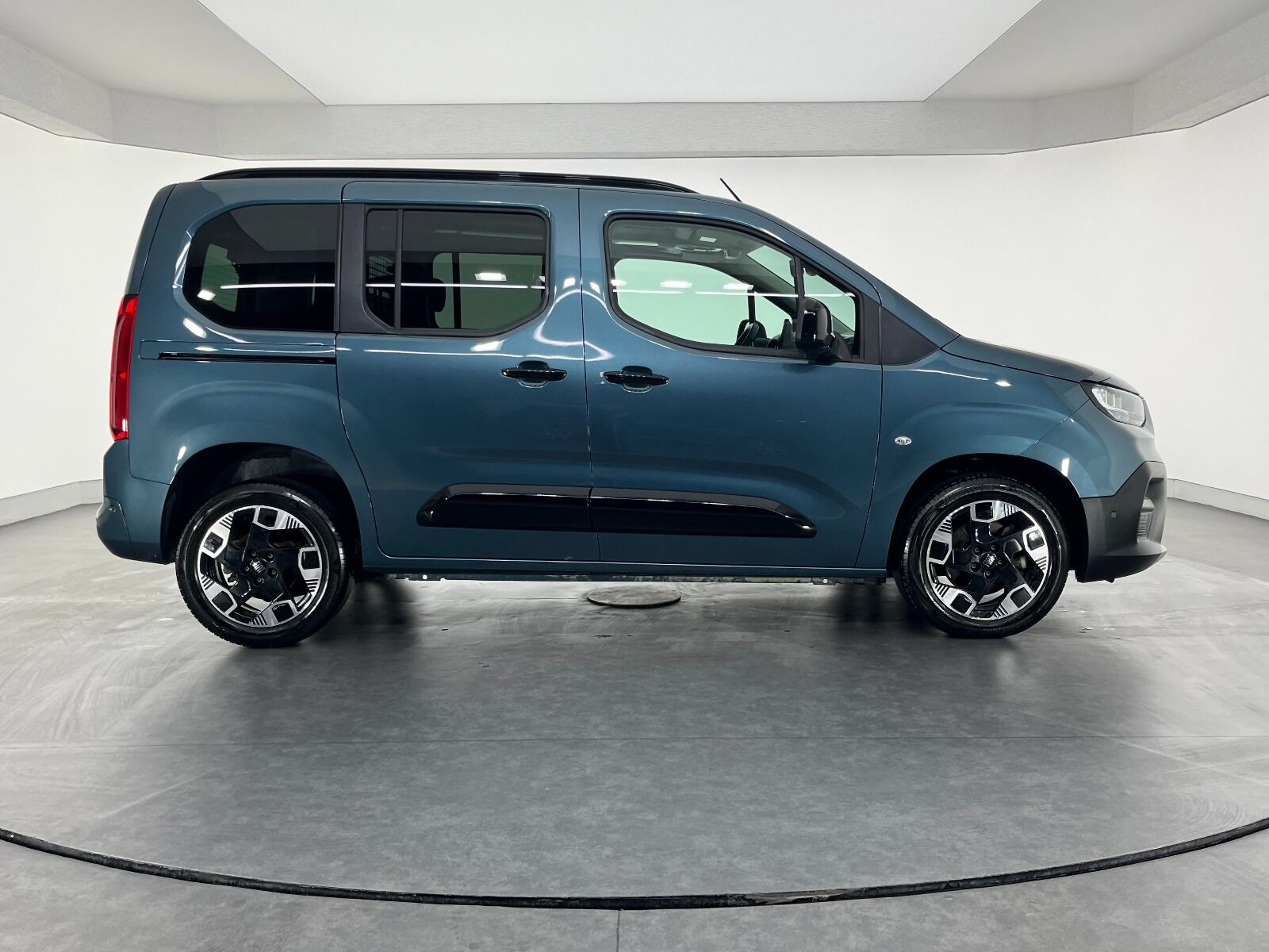 Fiat Doblo Combi 1.5 BlueHDI Premio Plus Otomatik - 2025 - Detay