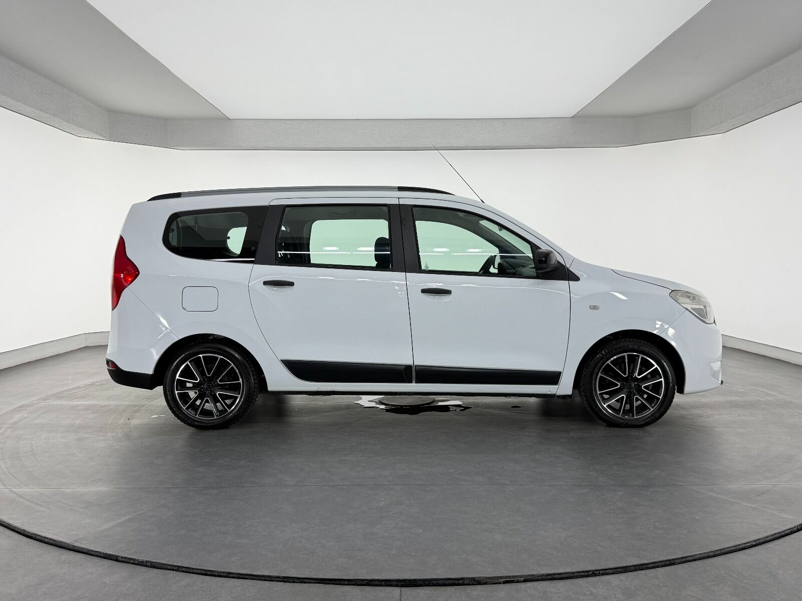 Dacia Lodgy 1.5 BlueDCI (7 Koltuk) Laureate - 2020 - Detay