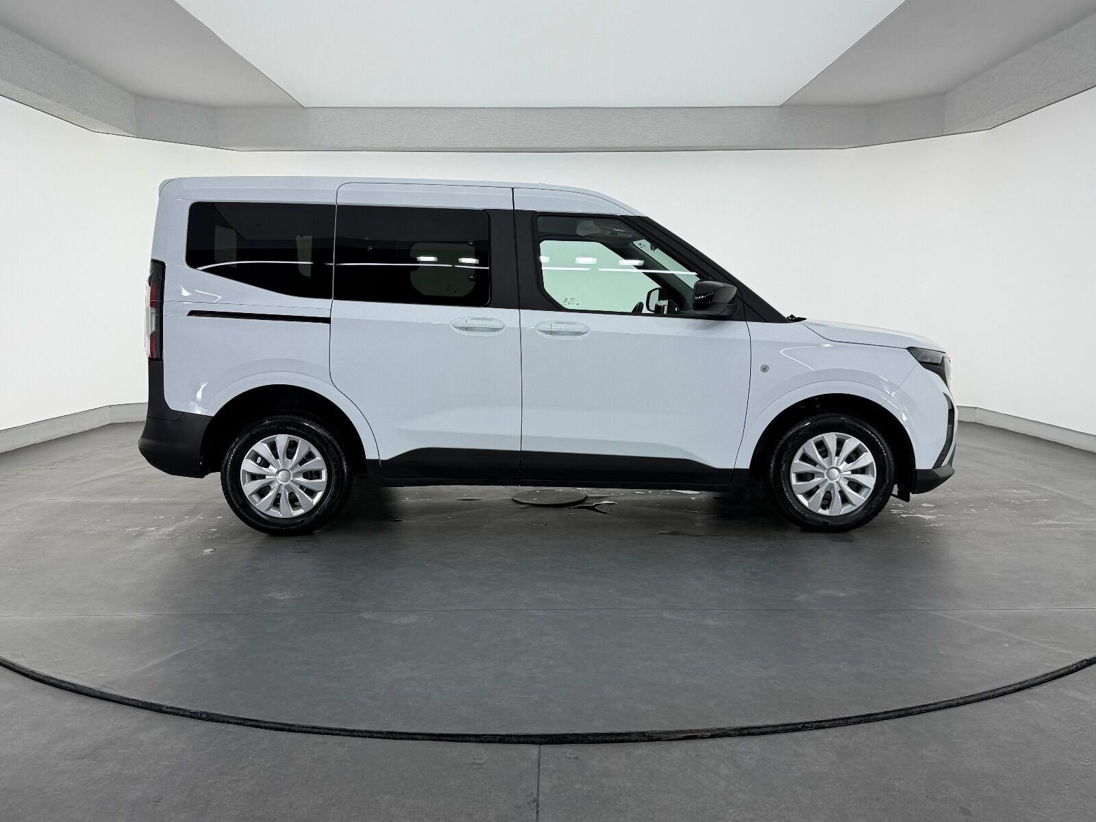 Ford Tourneo Courier 1.5L EcoBlue Deluxe - 2025 - Detay