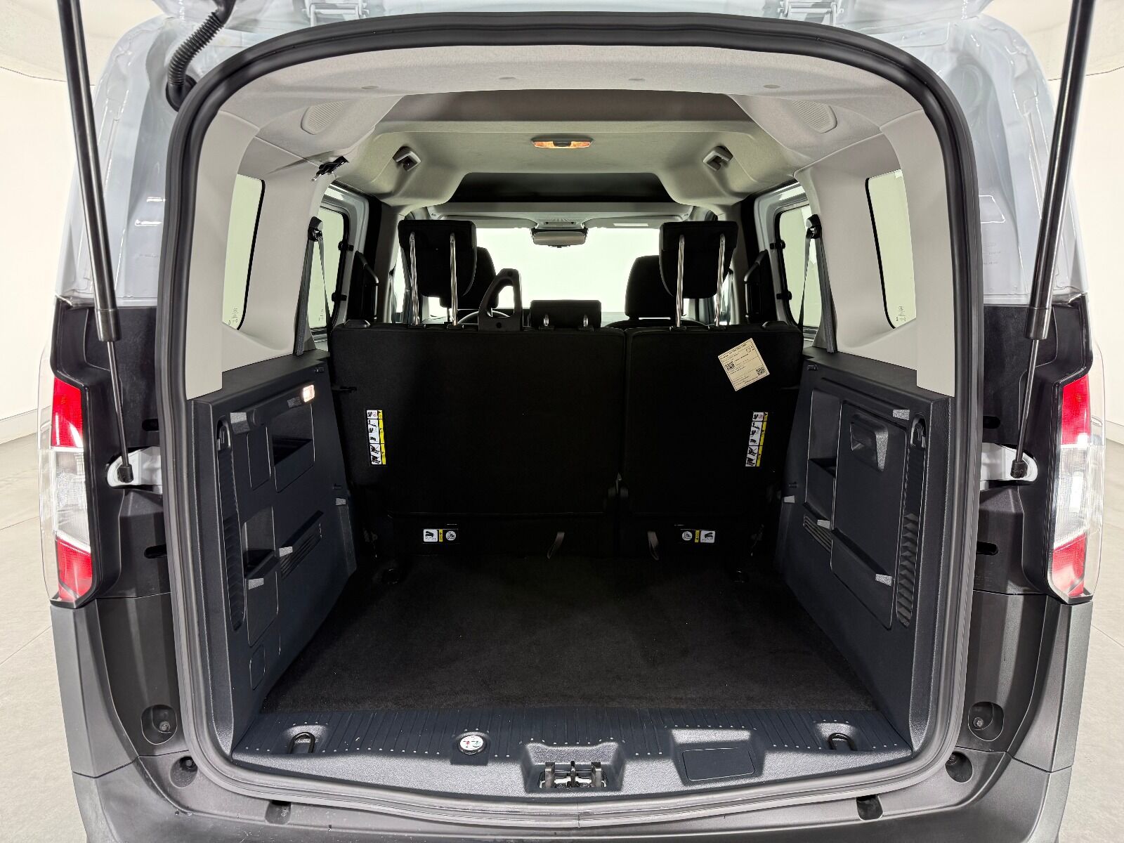 Ford Tourneo Courier 1.5L EcoBlue Deluxe - 2025 - Detay