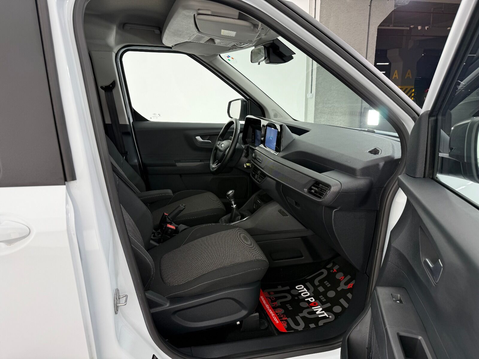 Ford Tourneo Courier 1.5L EcoBlue Deluxe - 2025 - Detay