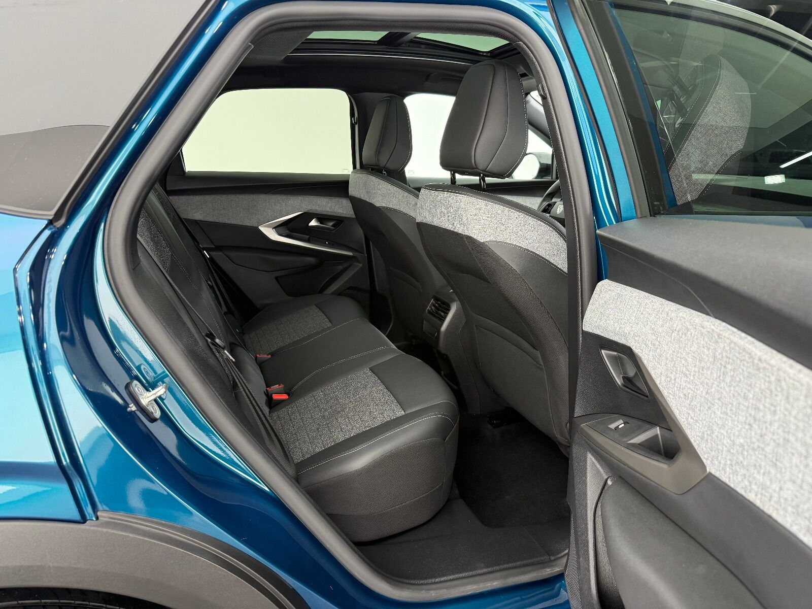 Peugeot 3008 1.2 Hybrid Allure e-DCS6 - 2025 - Detay