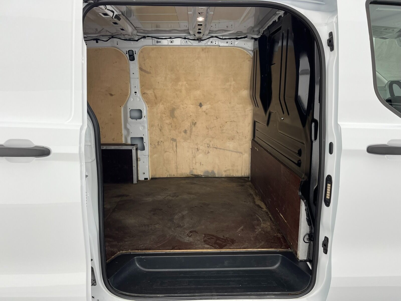 Ford Transit Custom 2.0 EcoBlue UPG 320 S Deluxe - 2024 - Detay