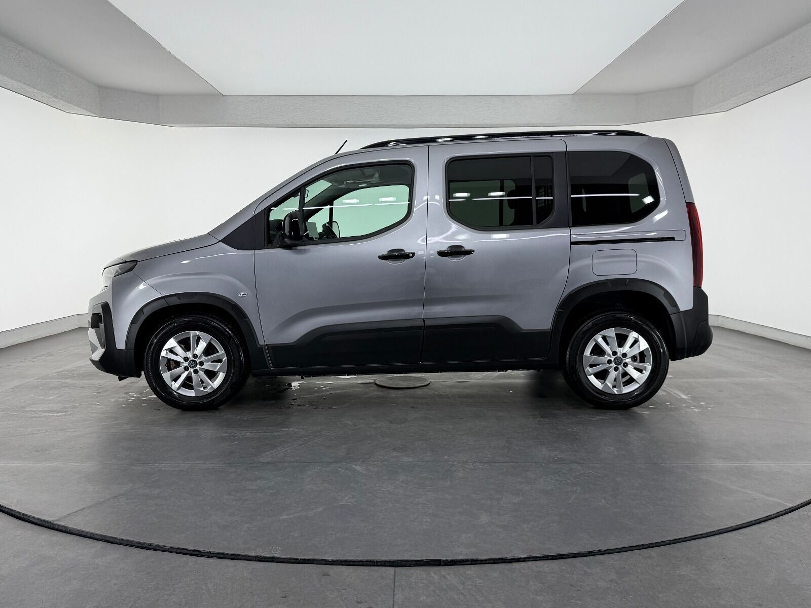 Peugeot Rifter 1.5 BlueHDI Allure EAT8 - 2026 - Detay
