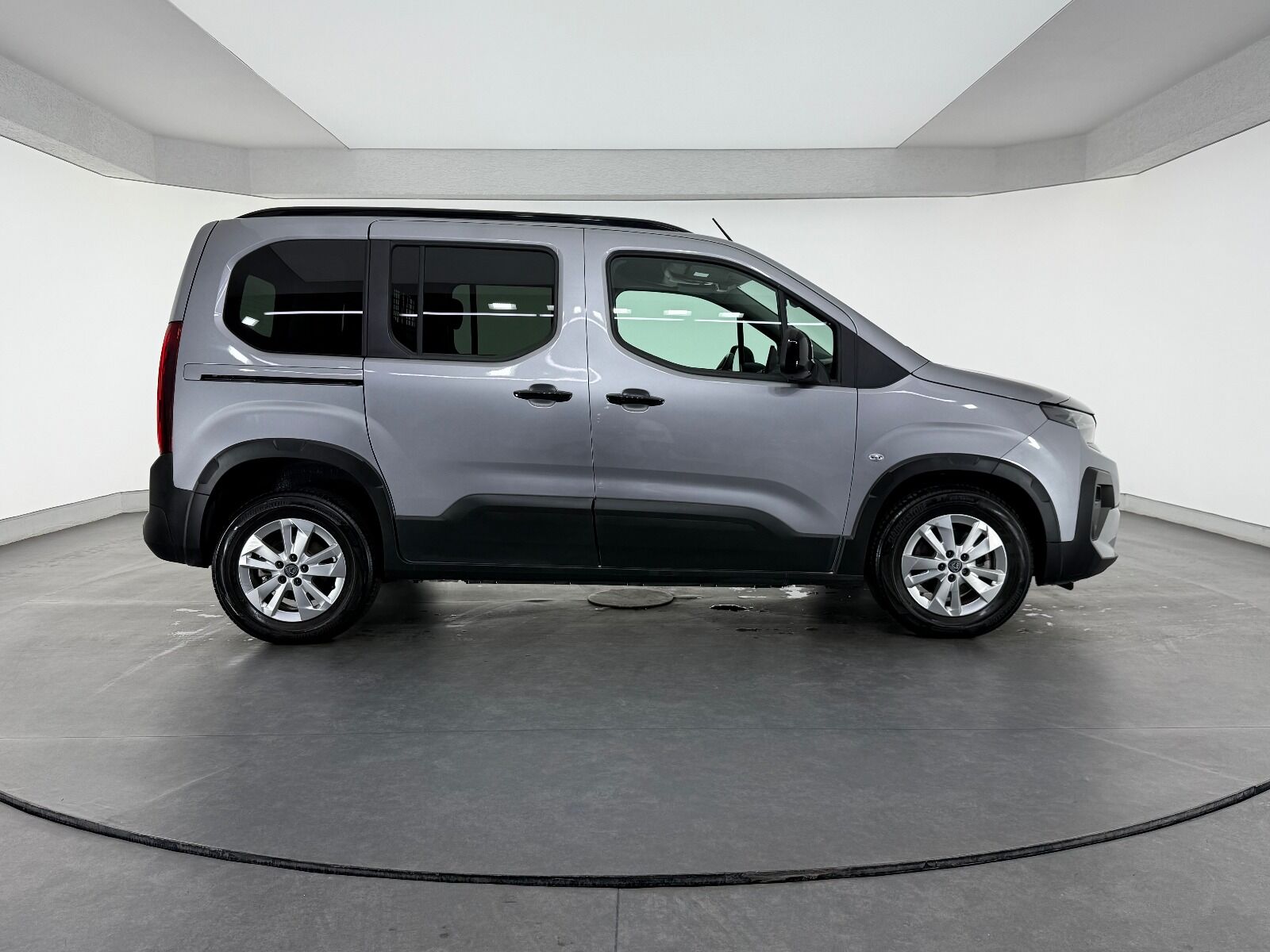 Peugeot Rifter 1.5 BlueHDI Allure EAT8 - 2026 - Detay