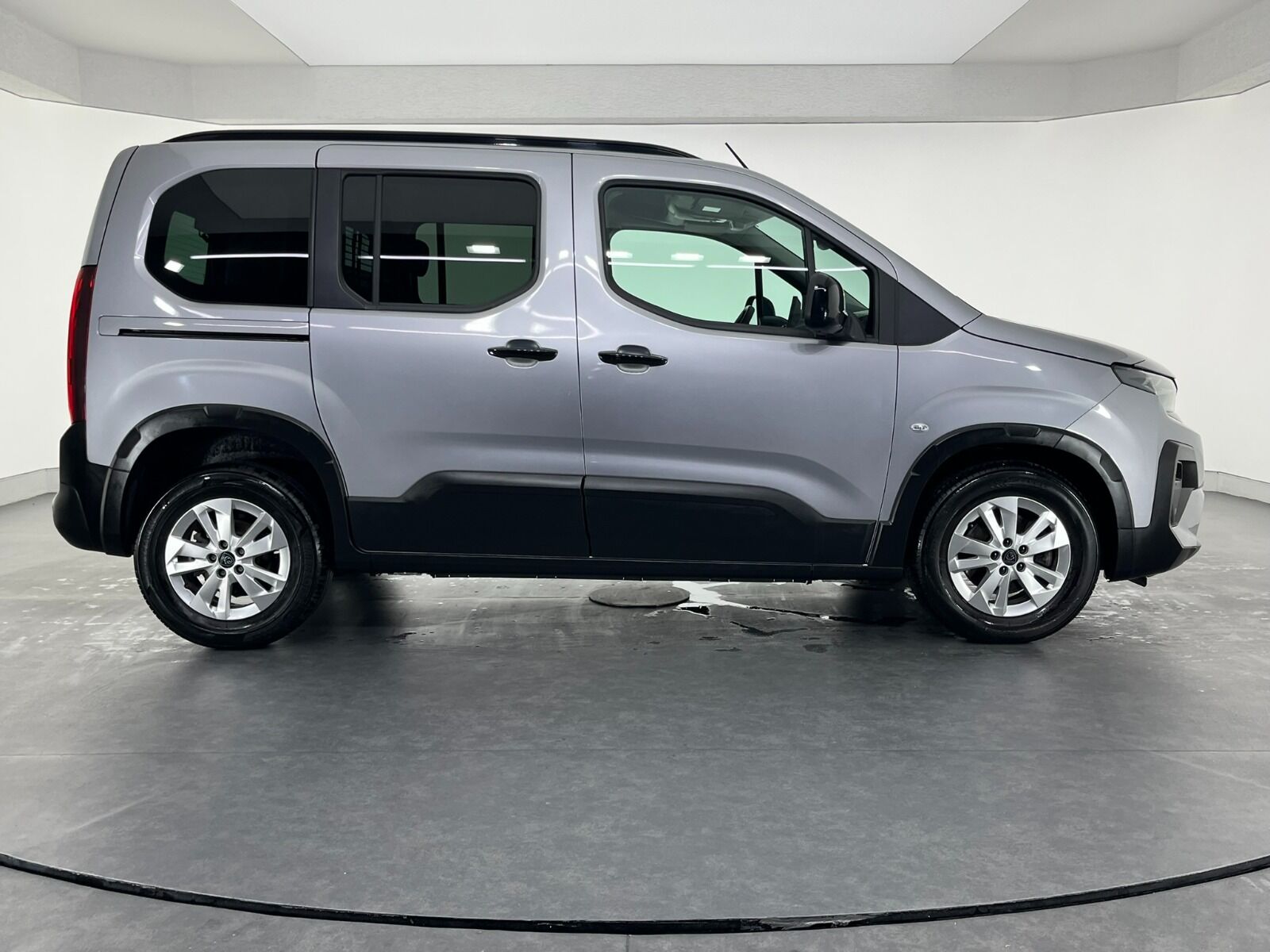 Peugeot Rifter Combi 1.5 BlueHDI Allure EAT8 - 2025 - Detay