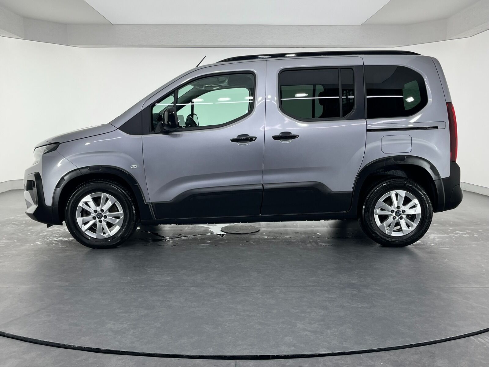 Peugeot Rifter Combi 1.5 BlueHDI Allure EAT8 - 2025 - Detay