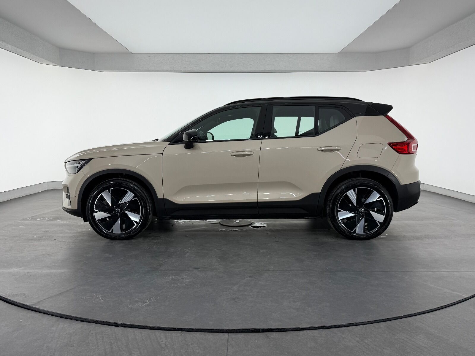 Volvo EX40 Single Motor Extended Range Ultra - 2025 - Detay