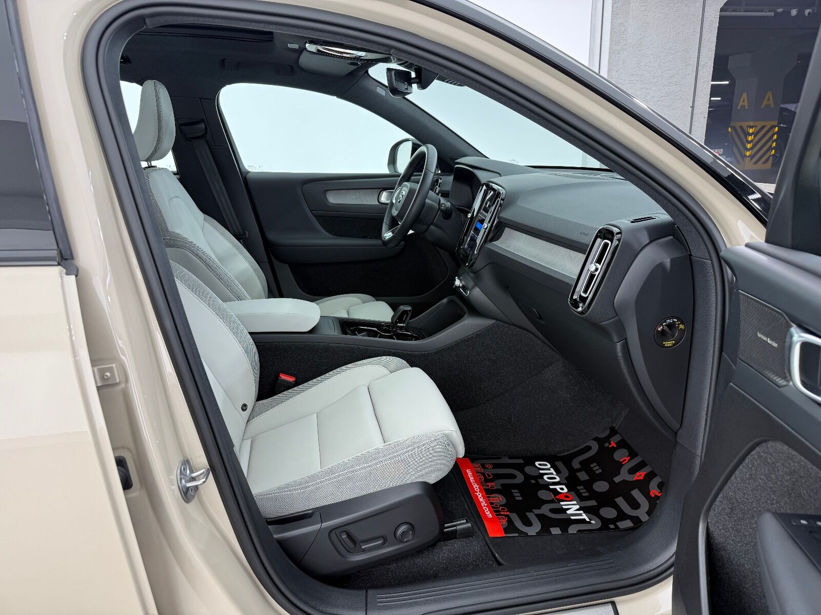 Volvo EX40 Single Motor Extended Range Ultra - 2025 - Detay