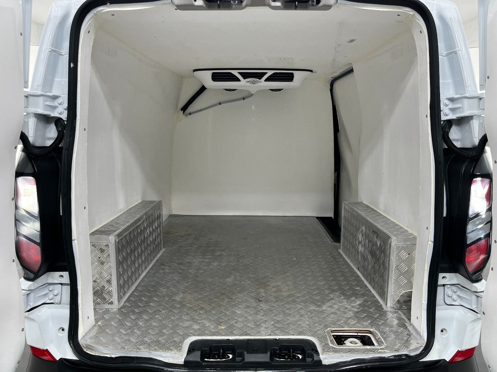 Ford Transit Custom Van 2.0 EcoBlue Upgrade 320 S Deluxe Otomatik - 2023 - Detay