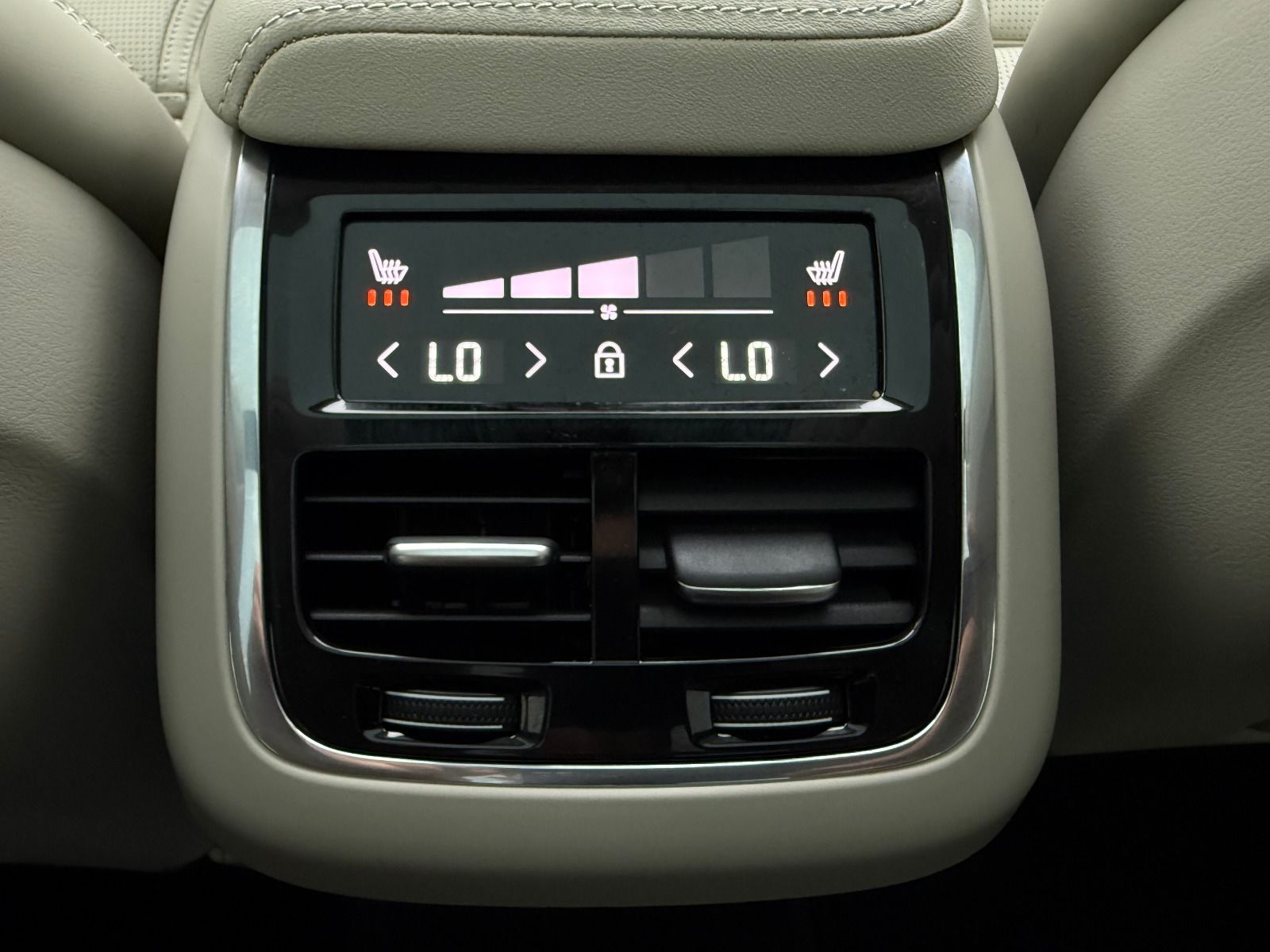 Volvo XC60 2.0 B5 MHEV Plus Dark AWD - 2026 - Detay