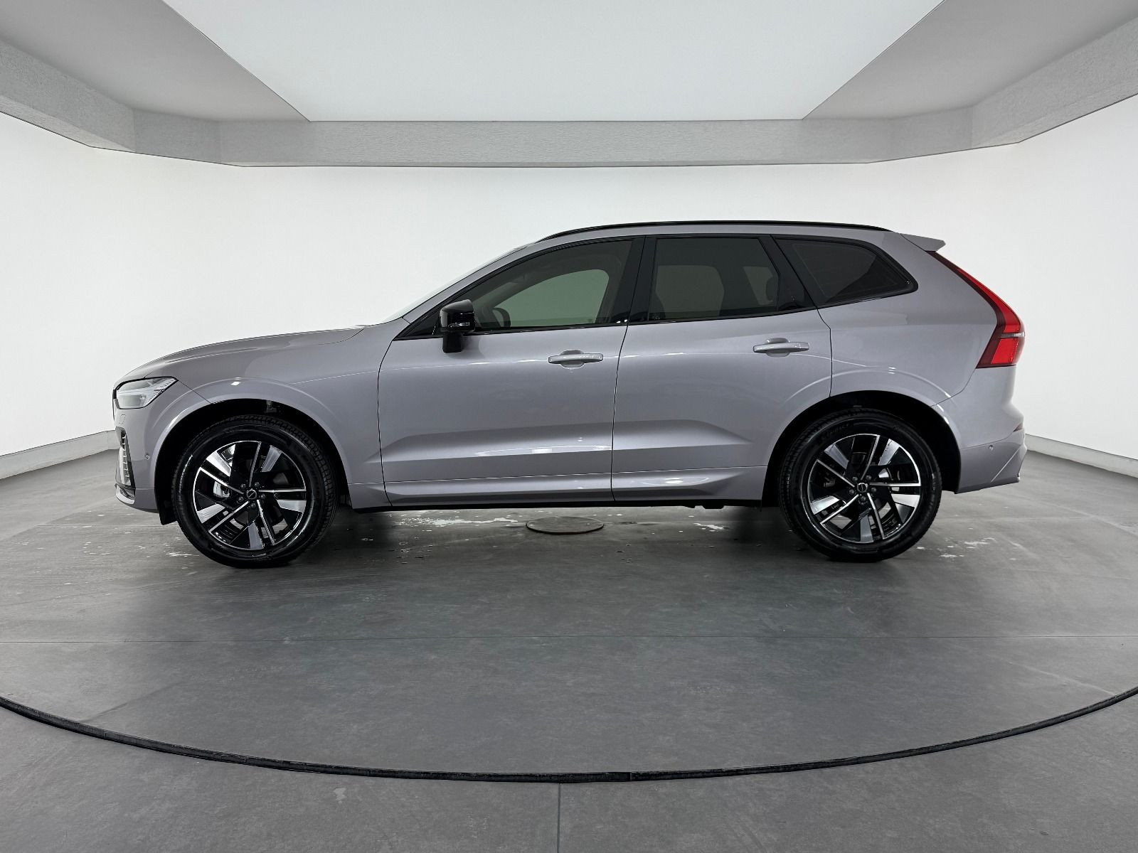 Volvo XC60 2.0 B5 MHEV Plus Dark AWD - 2026 - Detay