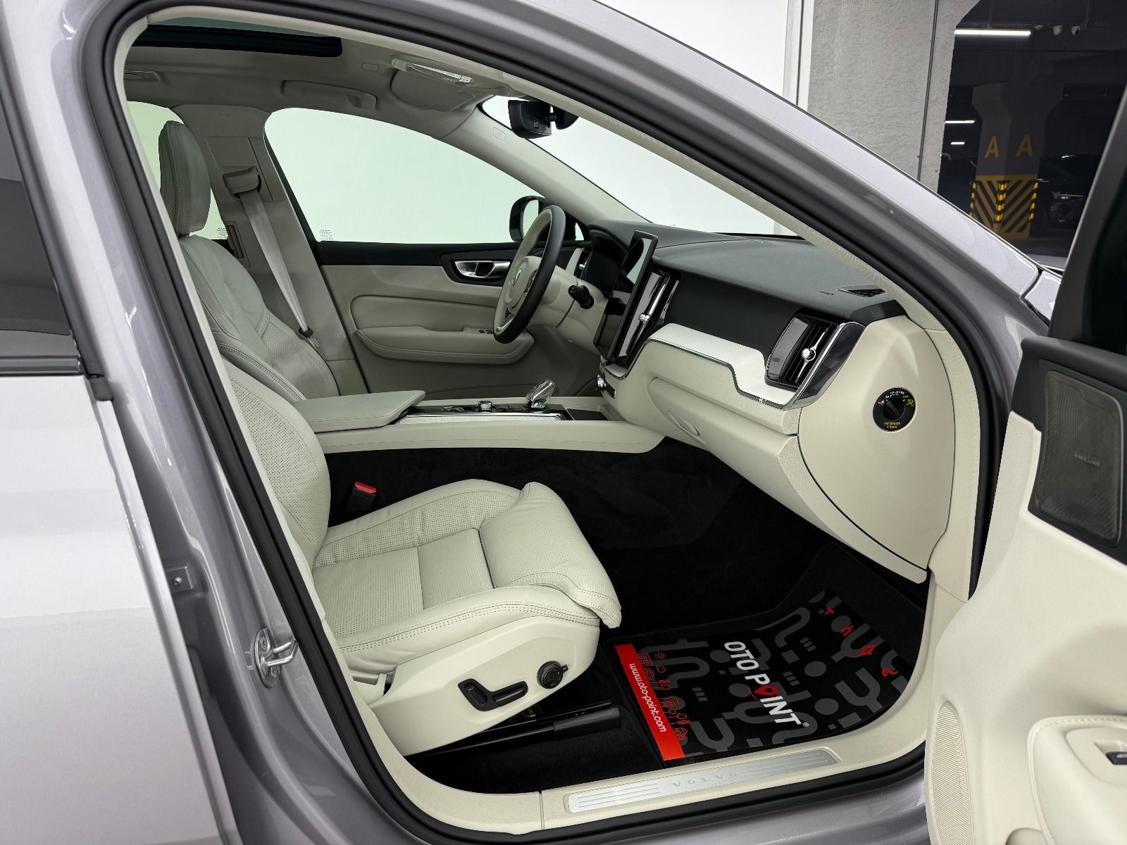 Volvo XC60 2.0 B5 MHEV Plus Dark AWD - 2026 - Detay