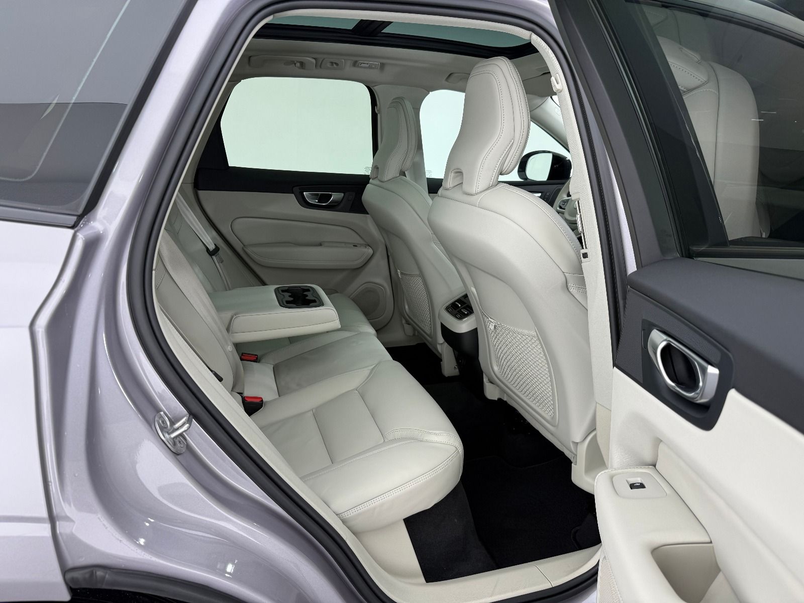 Volvo XC60 2.0 B5 MHEV Plus Dark AWD - 2026 - Detay