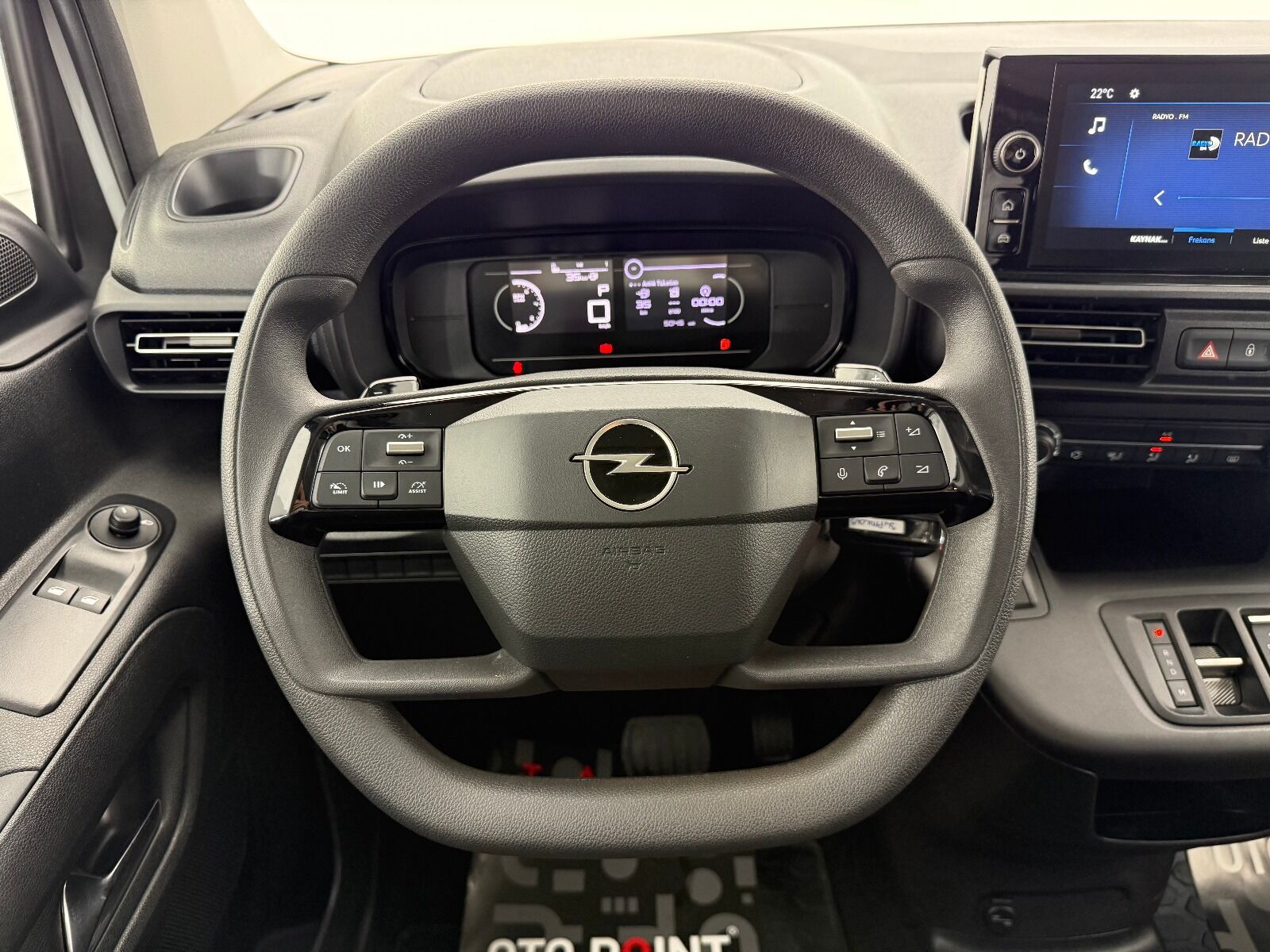 Opel Combo 1.5 D Essential - 2026 - Detay