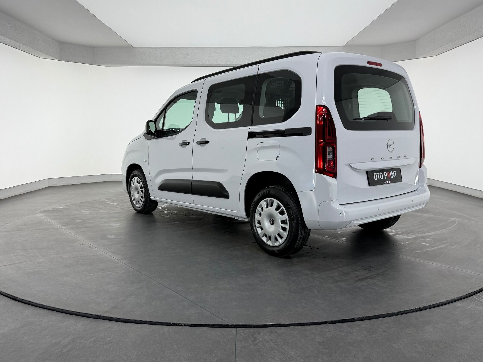 Opel Combo 1.5 D Essential - 2026 - Detay