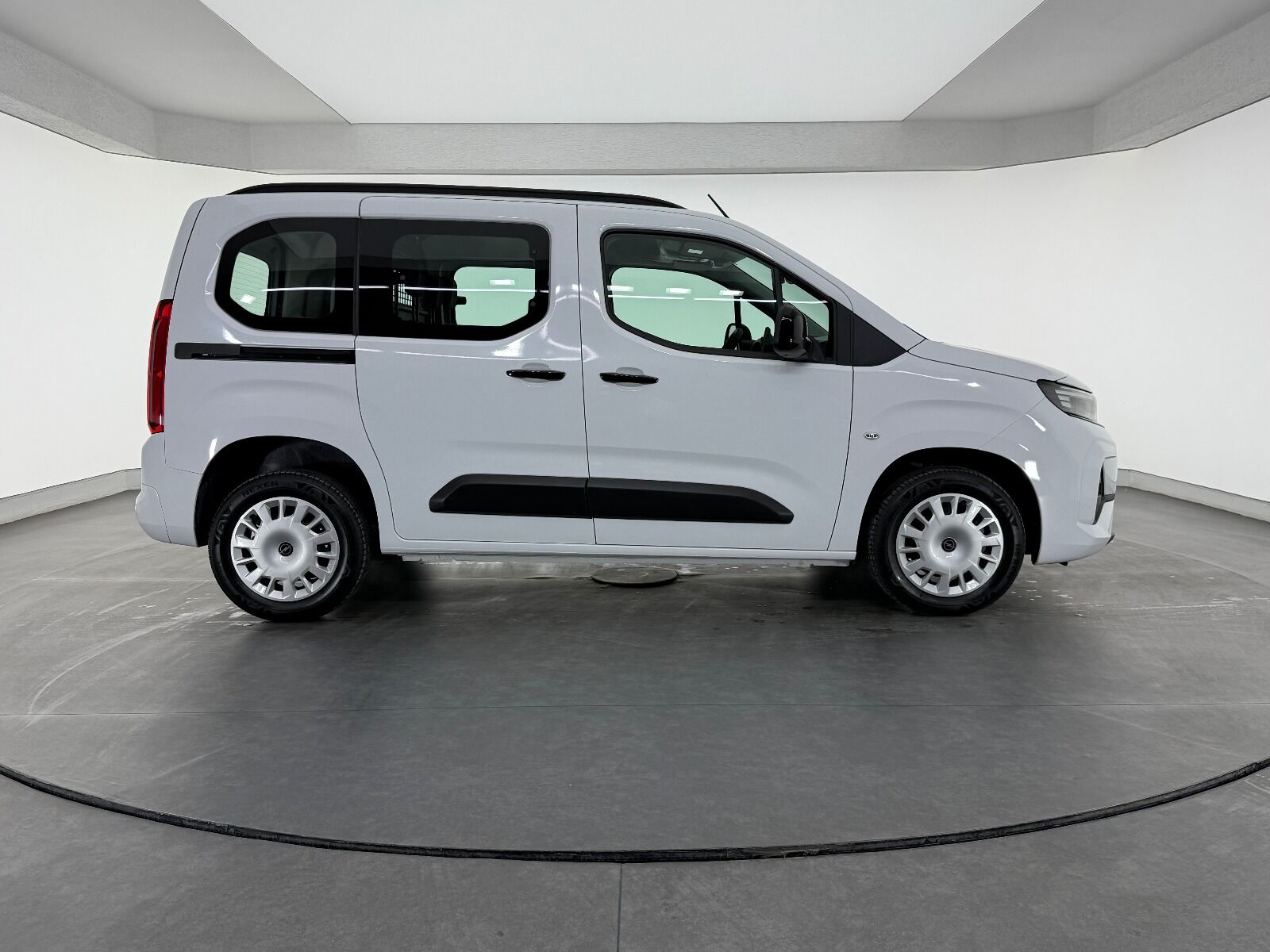 Opel Combo 1.5 D Essential - 2026 - Detay