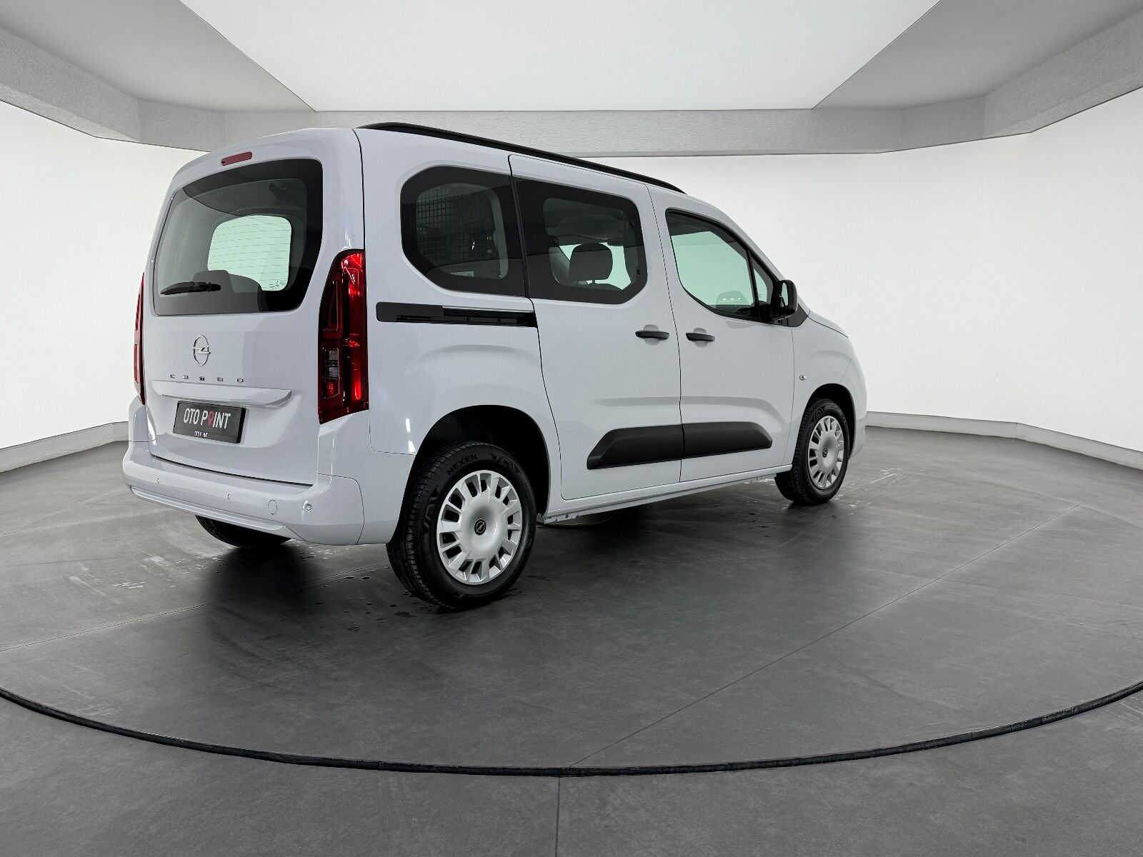 Opel Combo 1.5 D Essential - 2026 - Detay