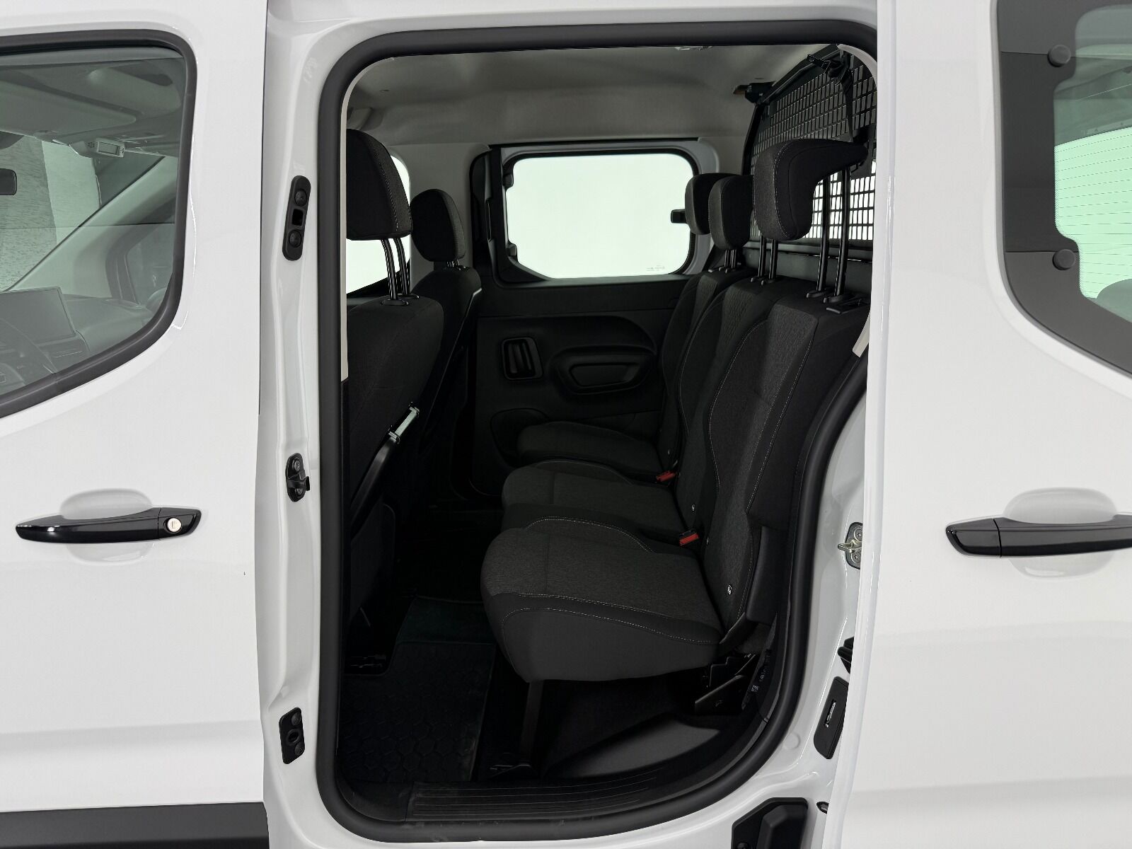 Opel Combo 1.5 D Essential - 2026 - Detay