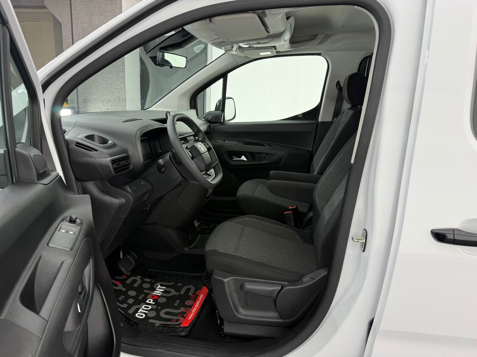 Opel Combo 1.5 D Essential - 2026 - Detay