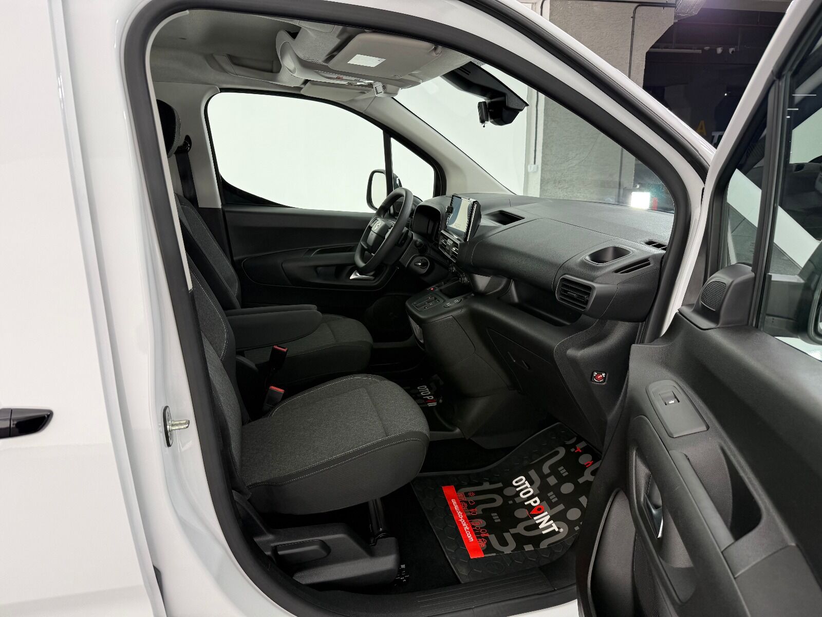 Opel Combo 1.5 D Essential - 2026 - Detay