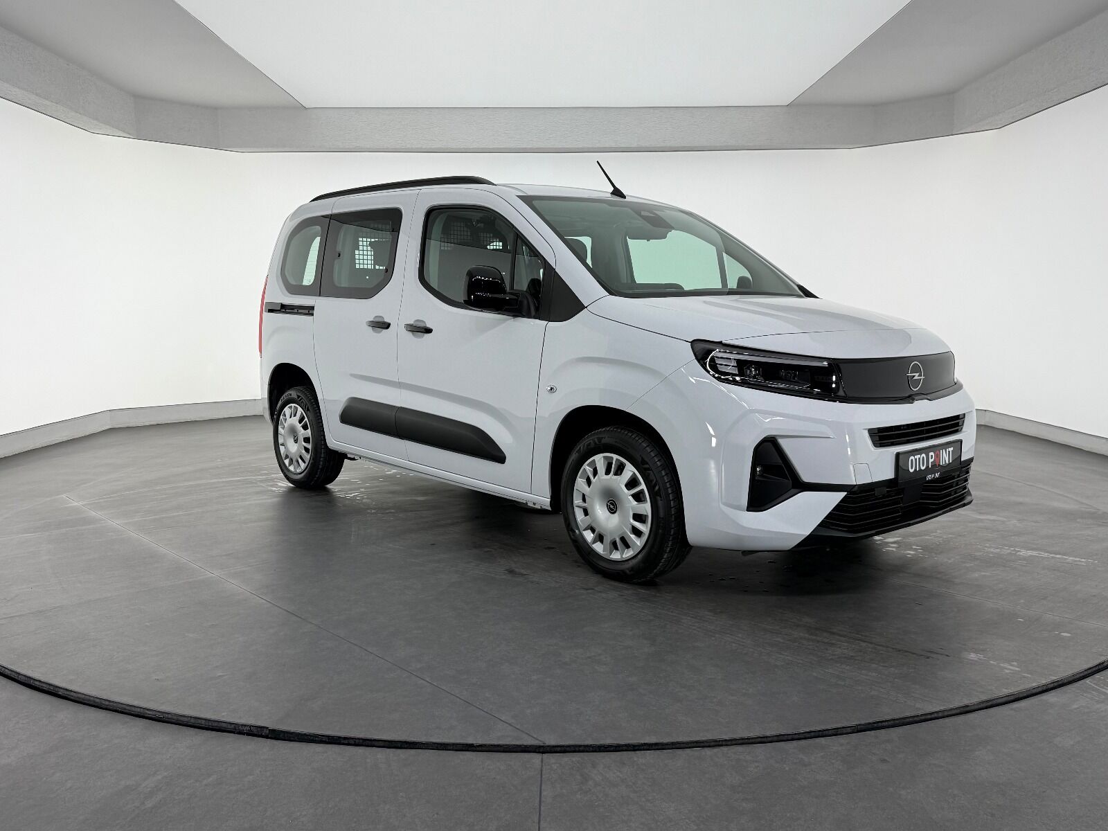 Opel Combo 1.5 D Essential - 2026 - Detay
