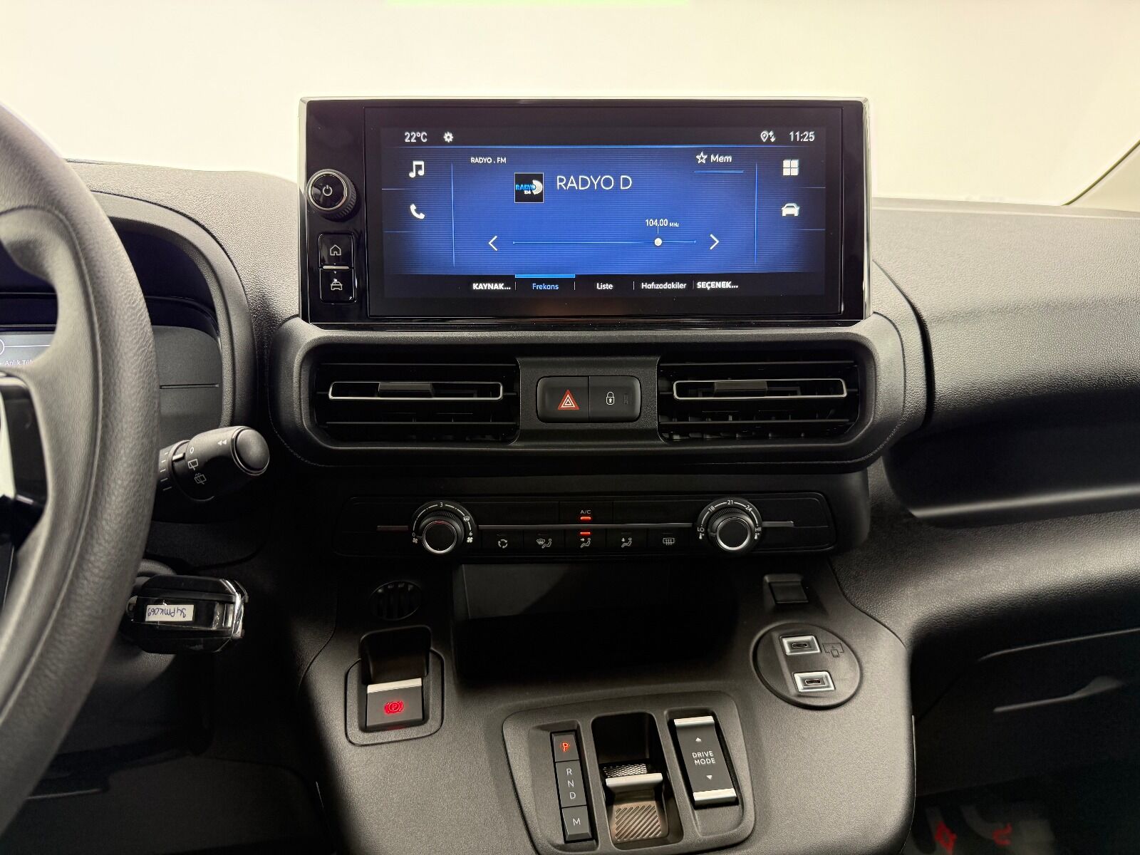 Opel Combo 1.5 D Essential - 2026 - Detay