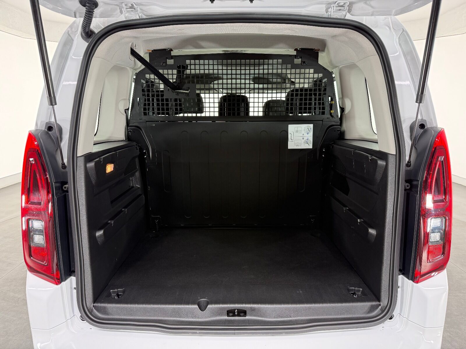Opel Combo 1.5 D Essential - 2026 - Detay