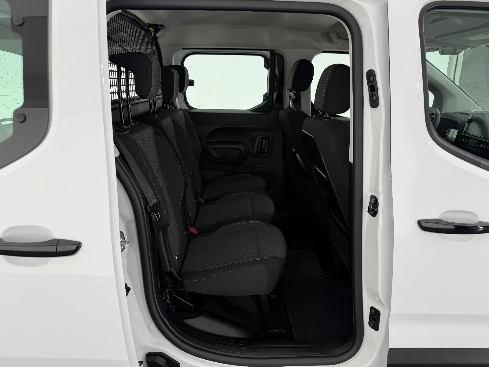 Opel Combo 1.5 D Essential - 2026 - Detay