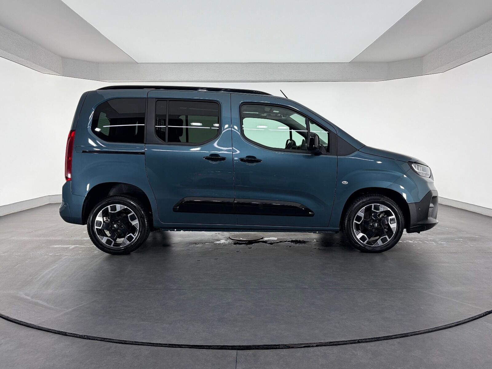 Fiat Doblo Combi 1.5 BlueHDİ Premio Plus - 2025 - Detay