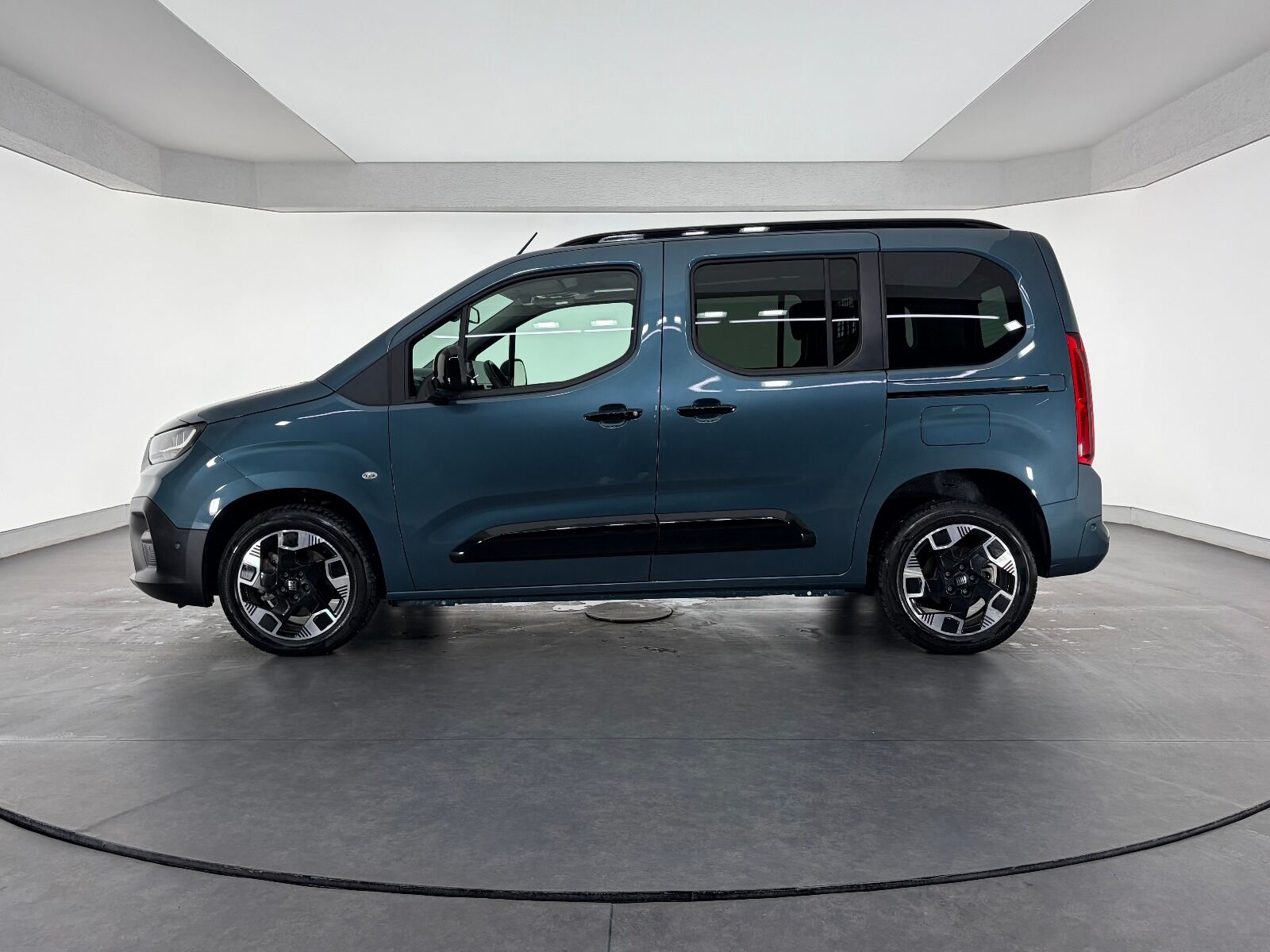 Fiat Doblo Combi 1.5 BlueHDİ Premio Plus - 2025 - Detay