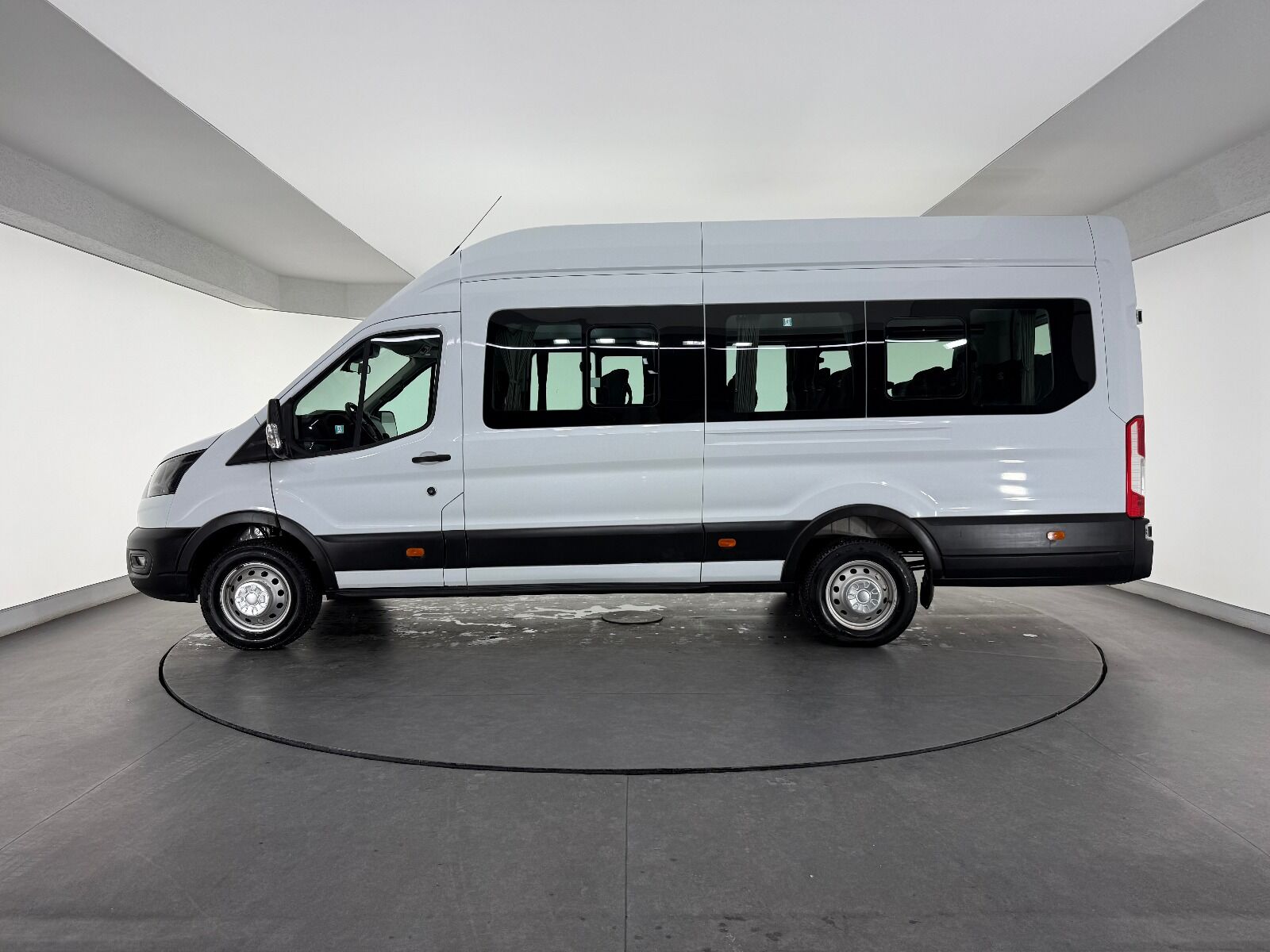 Ford Transit 2.0 EcoBlue 440 E Deluxe UPG - 2023 - Detay