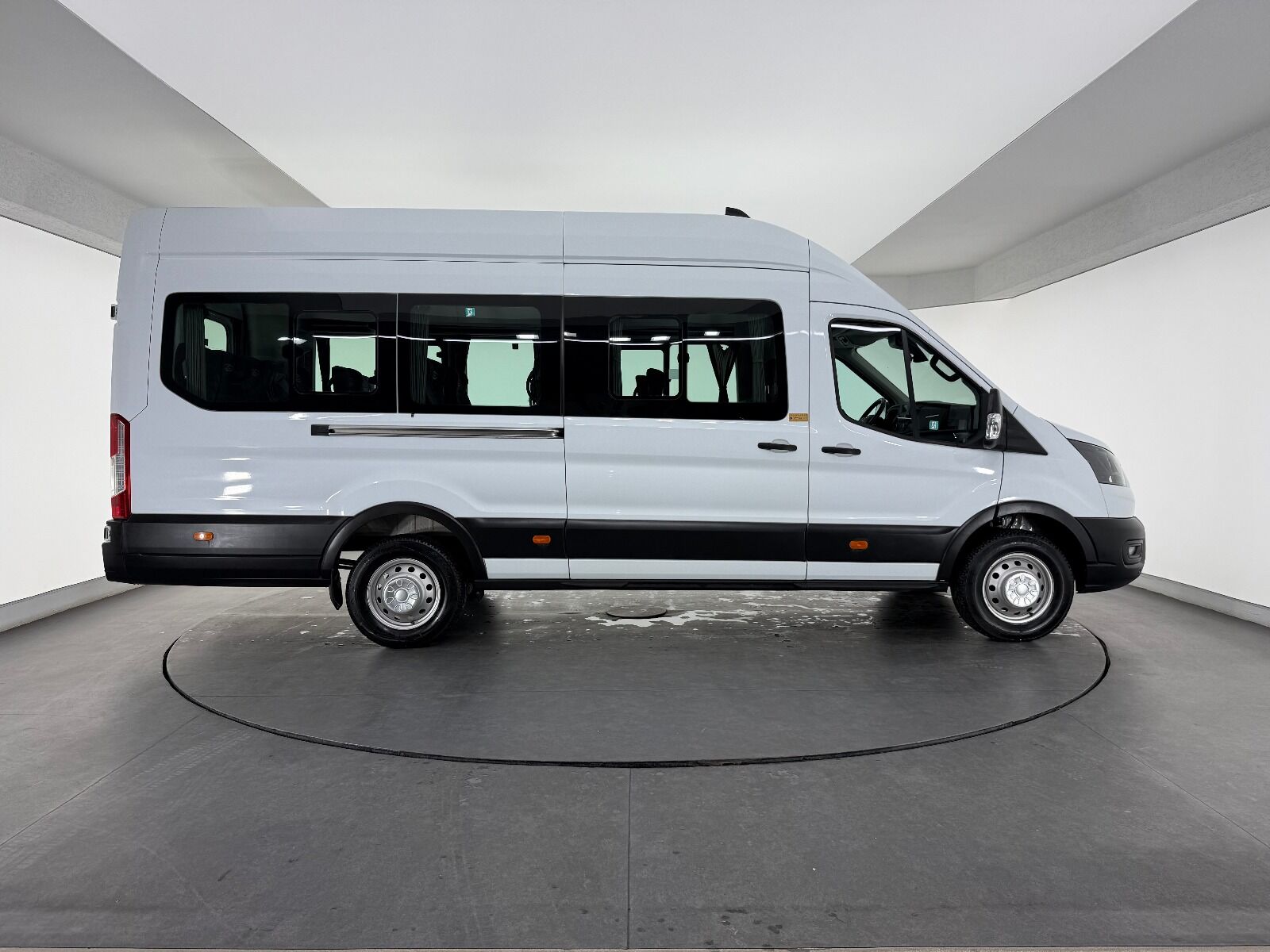 Ford Transit 2.0 EcoBlue 440 E Deluxe UPG - 2023 - Detay